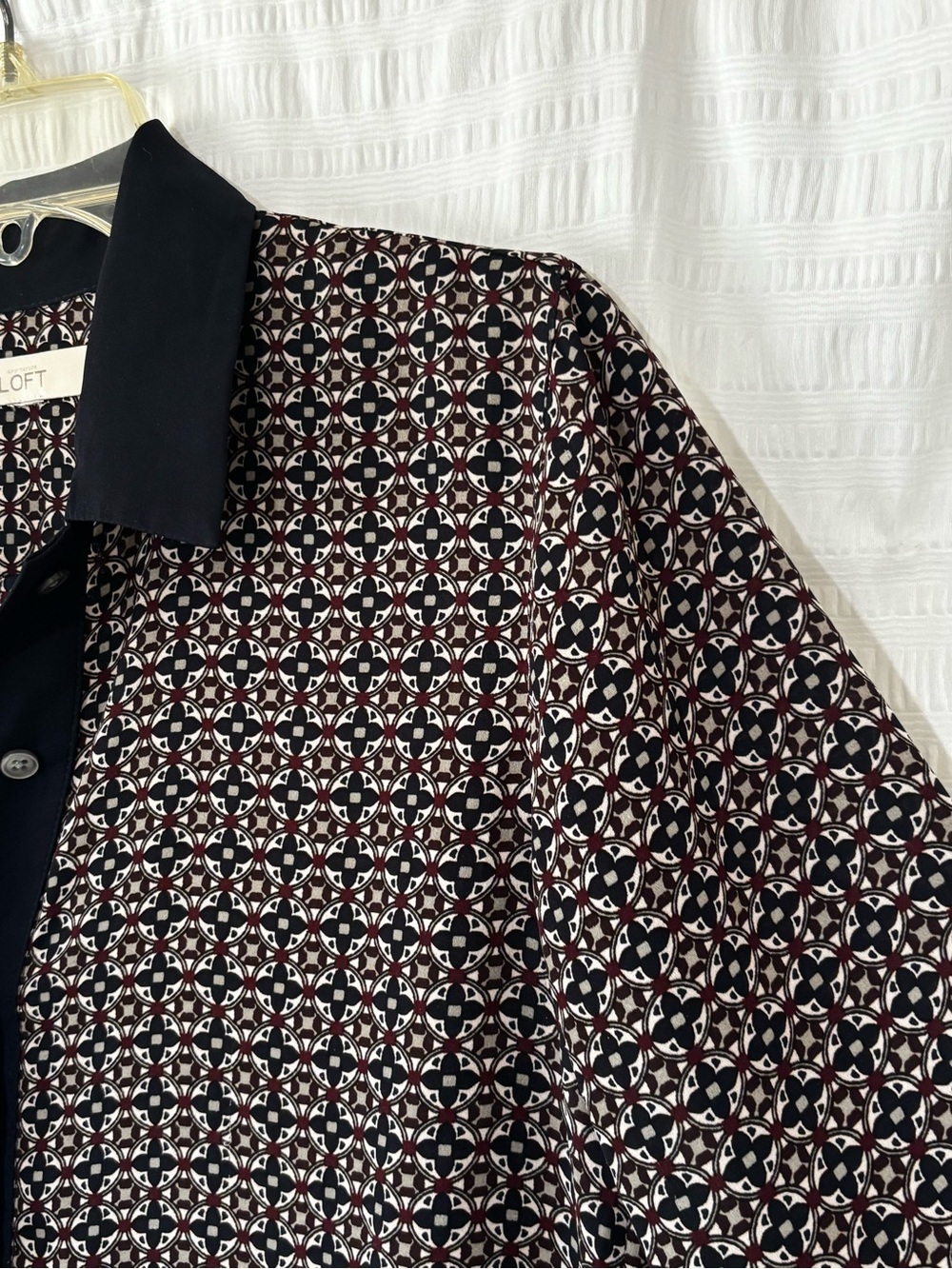 LOFT Medallion Print Silky Blouse Sz Large - Picture 6 of 10